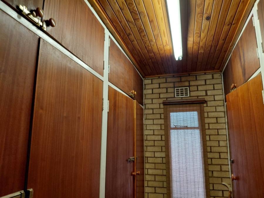 5 Bedroom Property for Sale in Roodekopjes Ah North West
